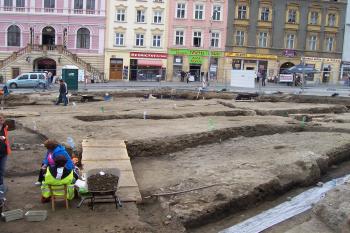 Olomouc - Archeologický průzkum Dolního náměstí - místo kaple sv. Markéty (© Ivo Rozehnal, 10/2011)