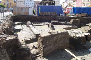 Olomouc - Archeologický průzkum Dolního náměstí - místo kaple sv. Markéty (© Ivo Rozehnal, 06/2012)