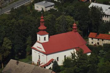 Kostel sv. Petra a Pavla v obci Vražné (© Vladimír Nippert, 08/2008)