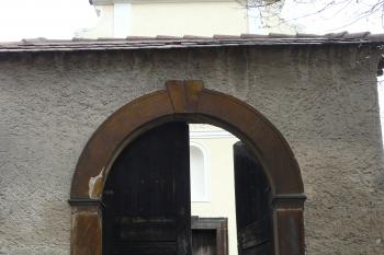 portál na konci schodiště (© Jaroslav Valečka, 12/2011)