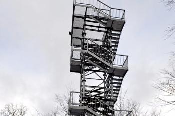 Rozhledna na Skřivánčím vrchu. ( © Radovan Smokoň 12/2011)