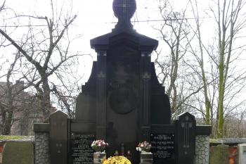 hrobka rodiny Malypetrů (© Jaroslav Valečka, 12/2011)