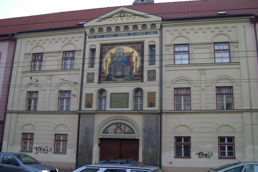 klášter petrinů s kostelem Panny Marie Růžencové