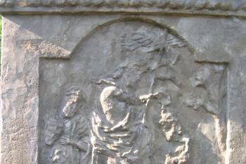 Relief Křestu Kristova na soklu ( © Ivan Grisa 05/2005)