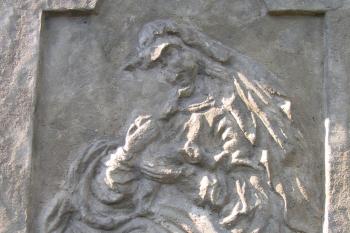 Relief Madony na soklu ( © Ivan Grisa 05/2005)