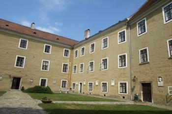 nádvoří ( © Milan Caha 06/2011)