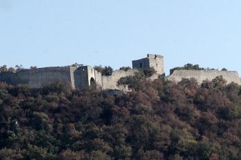hrad od jihu při pohledu z města (© Pavel Zany Komárek  30. 9. 2003)