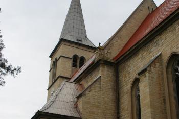 Kostel Radonice n. Ohří (© Jiří Špaček, 04/2016)