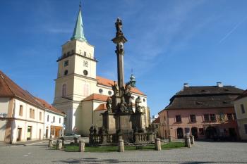 náměstí s Dumetovským domem ( © Milan Caha 04/2011)