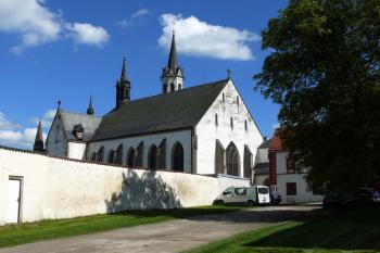 Kostel od severozápadu (© Jiří Cukr, 05/2013)