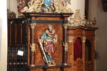 Reliéf sv. Jana Křtitele na čele jižních chórových lavic ( © Ivan Grisa 05/2010)