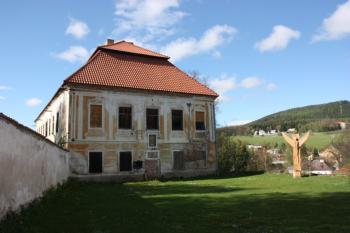 Bývalá úřední budova od jihu ( © Ivan Grisa 05/2010)