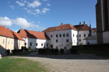 Východní část nádvoří ( © Ivan Grisa 05/2010)