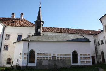 Pohřební kaple od severu ( © Ivan Grisa 05/2010)
