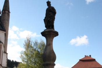 Kašna ve východní části nádvoří ( © Ivan Grisa 05/2010)