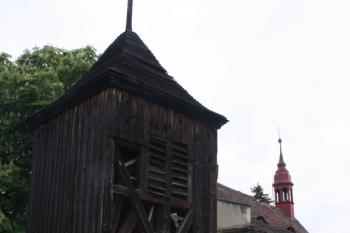 Zvonice od jihozápadu ( © Ivan Grisa 05/2010)