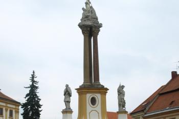 trojiční sloup na náměstí ( © Milan Caha 12/2011)