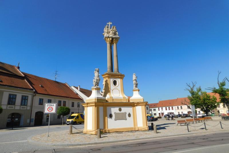 sloup se sousoším Nejsvětější Trojice 