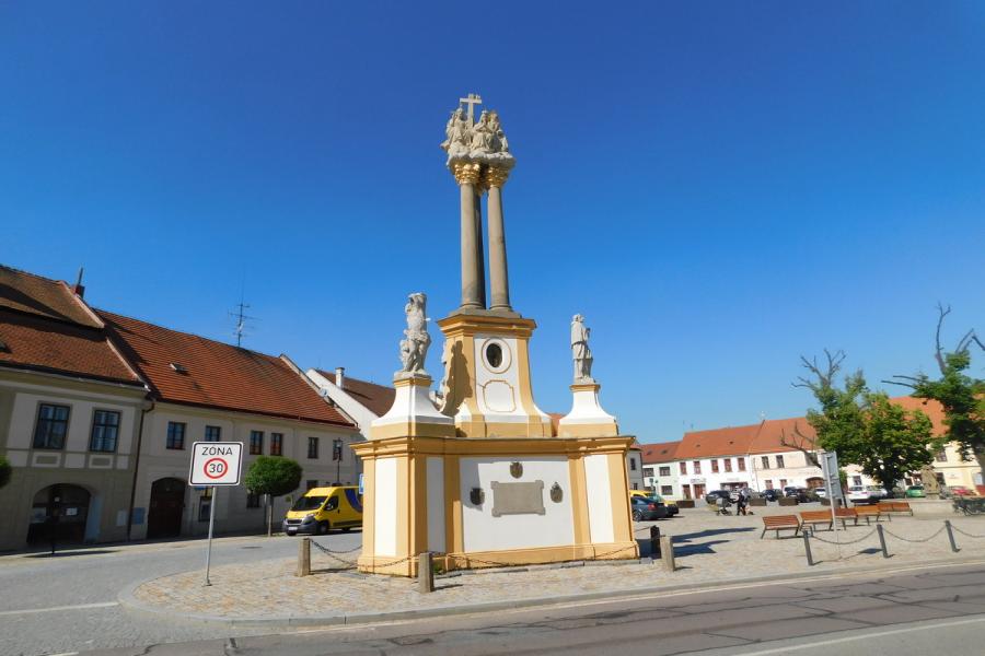 sloup se sousoším Nejsvětější Trojice 