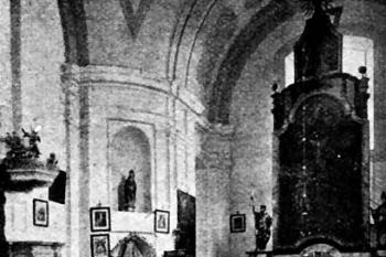 interiér kaple na počátku 20. století (© Antonín Podlaha: Posvátná místa království Českého; Díl 3., Vikariáty: Kralovický, Vlašimský a Zbraslavský, Dědictví sv. Jana Nepomuckého, Praha 1909)