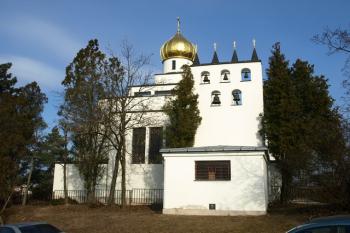 chrám a zvonice od západu ( © Milan Caha 01/2012)