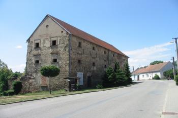 sev.křídlo zámku (© D Dohňanský, 07/2014)