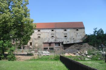 pohled na nádvorní stranu od jihu (© D Dohňanský, 07/2014)