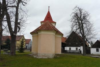 kaple od jihu (© Jaroslav Valečka, 01/2012)