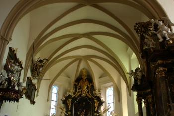 presbytář ( © Milan Caha 04/2012)