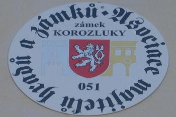 Znak asociace hradů a zámků. ( © Pavel Vítek 07/2008)