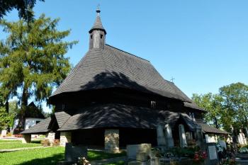 celkový pohled na kostel od jihozápadu (© Jan P. Štěpánek 08/2011)