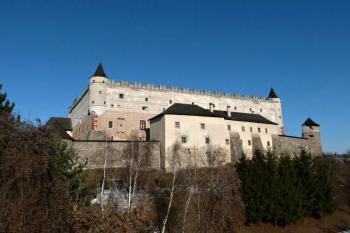 celkový pohled na hrad od jihozápadu (© Jan P. Štěpánek 01/2012)