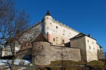 jihozápadní nároží jádra hradu i jeho vnějšího opevnění (© Jan P. Štěpánek 01/2012)