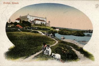 hrad od jihozápadu na historické pohlednici (© anon.)