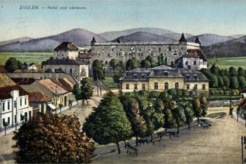 hrad od severu na pohlednici z roku 1922 (© anon.)