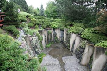Rokle - netradiční alpinum s výsadbou skalniček (© Botanická zahrada a arboretum Mendelovy Univerzity v Brně 2011)