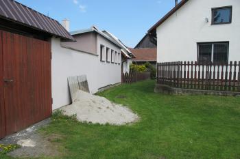 dle sdělení majitelky č.p.29 je toto střed tvrziště (© D Dohňanský, 05/2017)