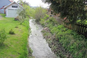 hranice tvrziště na západní straně (© D Dohňanský, 05/2017)