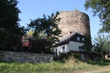 Haselburg od jihu ( © Ivan Grisa 09/2009)