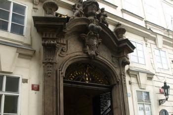 portál paláce ( © Milan Caha 01/2012)