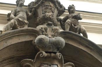 detail portálu - erb Colloredo-Mansfeldů (© Milan Caha 01/2012)