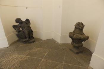 Plastiky z fasády (© Johannes Cladis, 07/2015)