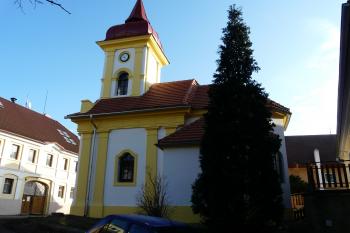 kaple od západu (© Jaroslav Valečka, 01/2012)