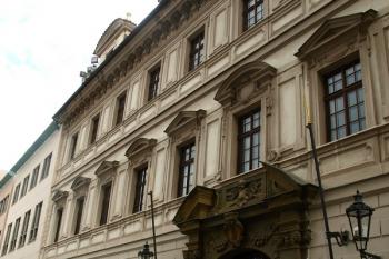 průčelí z Ovocného trhu - portál ( © Milan Caha 01/2012)