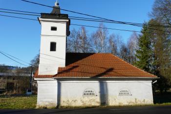 kaple s věží a hasičskou zbrojnicí, pohled od východu (© Jaroslav Valečka, 01/2012)