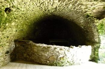 sklepní místnost s cisternou na vodu ( © Jan P. Štěpánek 06/2012)