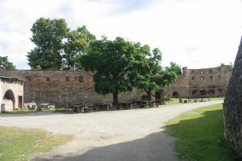 vnější nádvoří (© D Dohňanský, 07/2015)