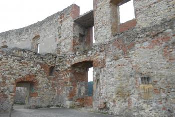 Tzv. rytířský sál s netradičně založenými výběhy klenebních žeber (© Jan Večeřa, 07/2015)
