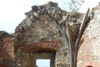 Detail hrotité klenby v 1. patře jižního paláce (© Jan Večeřa, 07/2015)
