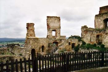 Zříceniny boskovického hradu od jihovýchodu (2002 ©Jiří Cukr)